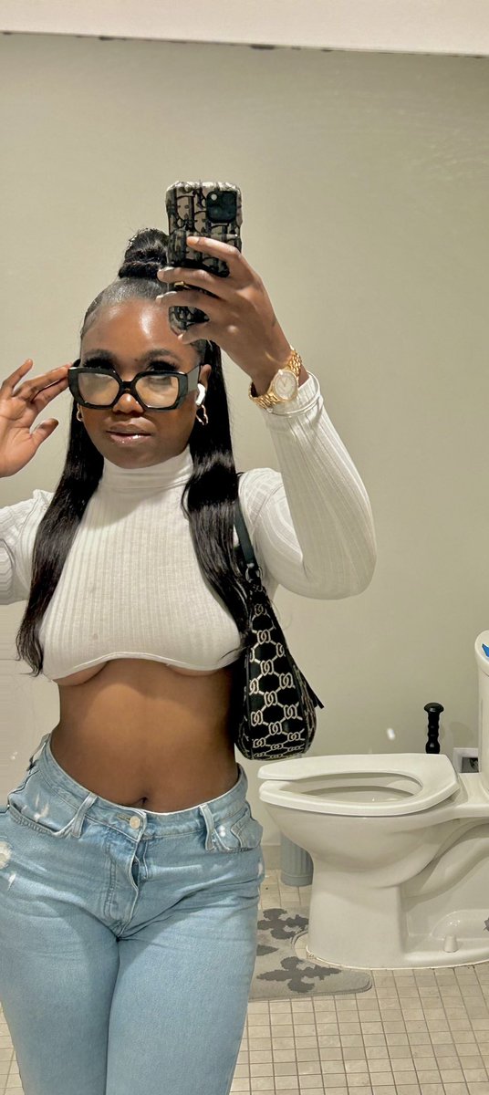 _jackiejenkins's tweet photo. Pretty girls love mirror pics. https://t.co/BlHfIU1ERw
