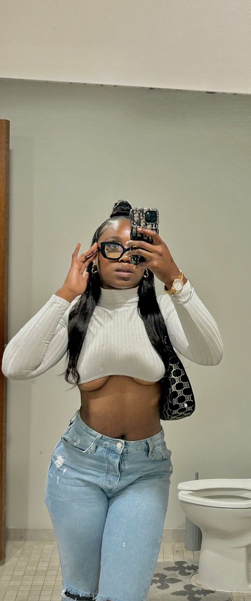 _jackiejenkins's tweet photo. Pretty girls love mirror pics. https://t.co/BlHfIU1ERw