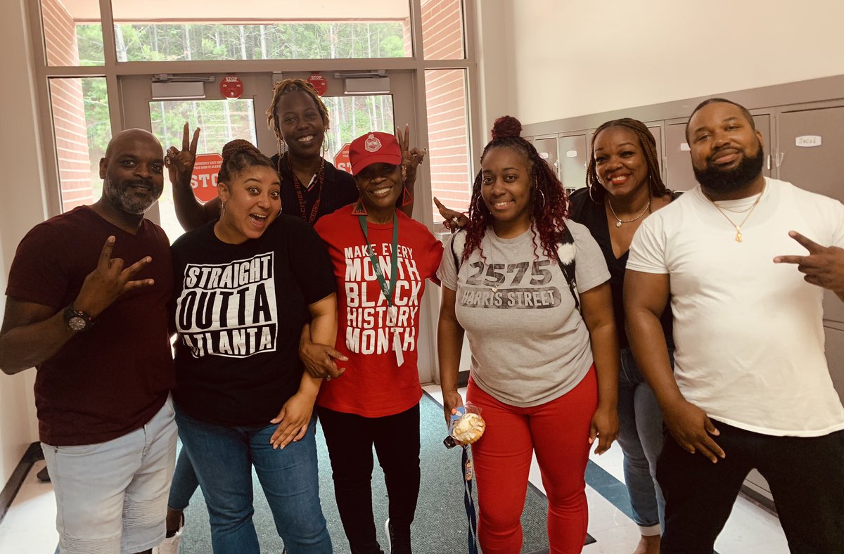 It’s deuces✌🏽up to another successful ESY session with this phenomenal group of EDUCATORS as well as the hospitality from <a href="/SandtownMS/">Sandtown Middle School</a> 😎! Thank you…thank you…thank you! <a href="/FCS_SEC/">FCS SEC</a> <a href="/GillandTris/">Tris Gilland</a> <a href="/YolandaBW/">Dr. Yolanda Brownlee</a> <a href="/Banneker_HS/">Banneker HS</a> <a href="/GlobalImpactAc1/">Global Impact Academy</a>
