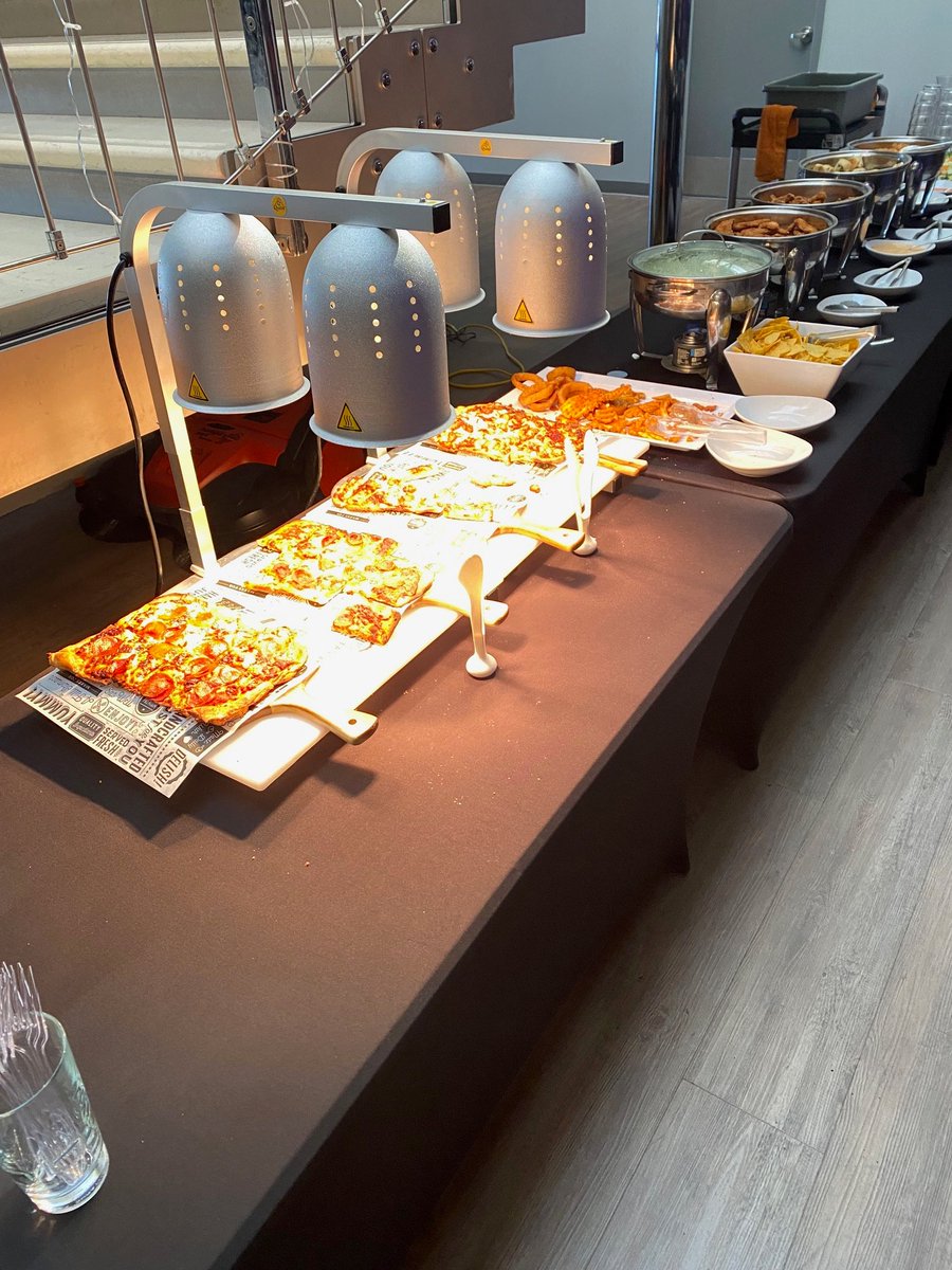 OakBrookChamber's tweet photo. @Gameofirons hosted last week's @oakbrookchamber networking event-a great place for golfers &amp; non golfers alike. Thank you for your hospitality! Looking for a great place to hold a business event? Trying to find the perfect spot for a different kind of party? Look no further! https://t.co/LNXGNGE3yG