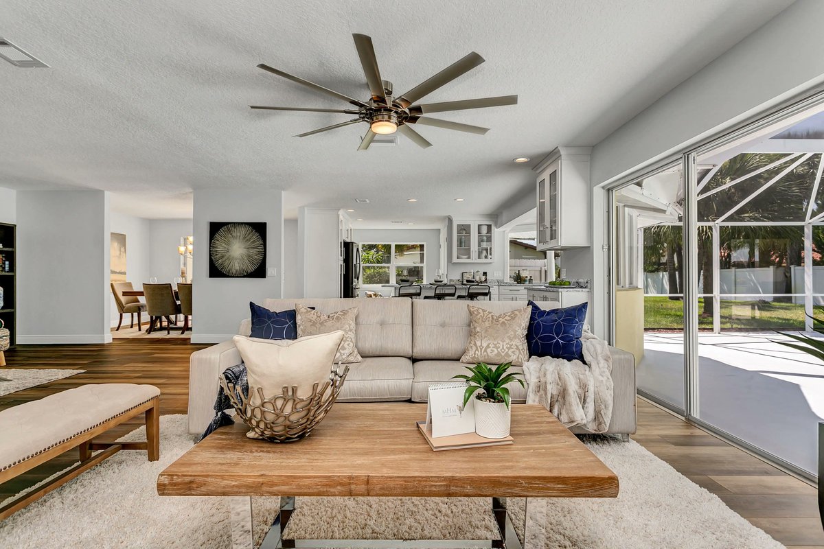 KennethWoolle12's tweet image. Learn the process for #staging a living room to appeal to #homebuyers.  cpix.me/a/172823664