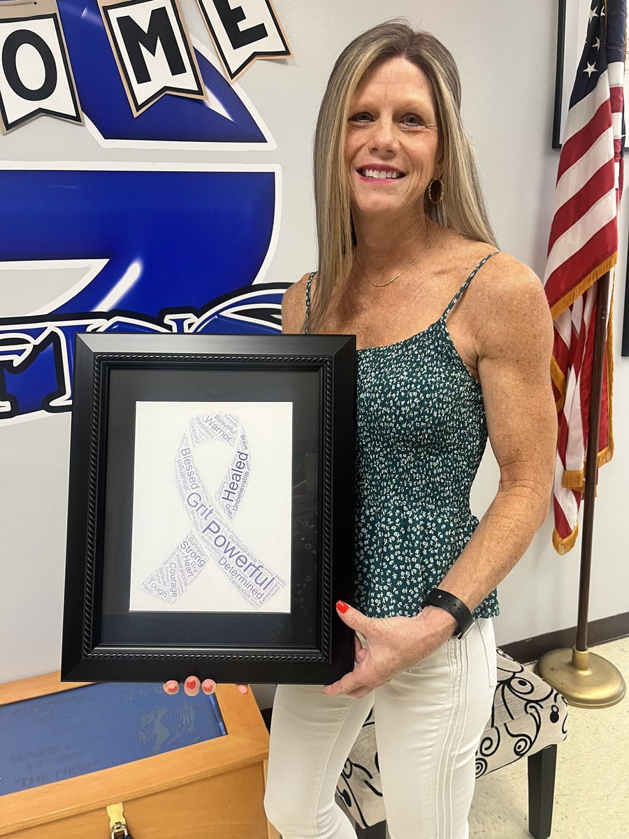 Gatewaygriffins's tweet photo. Today was our warrior leader’s last chemo! She is such a fighter and has been positive through the whole ordeal. The staff created a picture using their own words to describe her. So much love for Mrs. Jensen! #griffinpride #csusaproud @CSUSAhq @CSUSAJonHage @rwindlerfreitag https://t.co/rP7VsGG68C