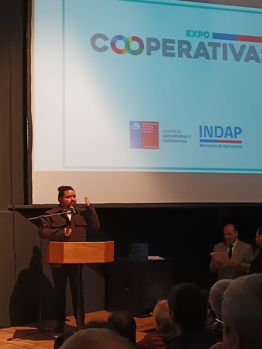 Central_UNT's tweet photo. Nuestro Presidente #UNT Alejandro Steilen en su calidad de titular de la Confederación Nacional Campesina (CNC) celebrando el día de las Cooperativas en Valdivia, Region de Los Ríos.
#UNTChile #untchile #cooperativas #sindicato #trabajadores #trabajadoras #centralsindical https://t.co/7jvKvRysCn