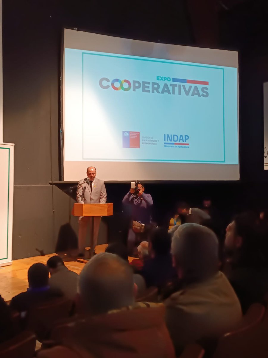 Central_UNT's tweet photo. Nuestro Presidente #UNT Alejandro Steilen en su calidad de titular de la Confederación Nacional Campesina (CNC) celebrando el día de las Cooperativas en Valdivia, Region de Los Ríos.
#UNTChile #untchile #cooperativas #sindicato #trabajadores #trabajadoras #centralsindical https://t.co/7jvKvRysCn