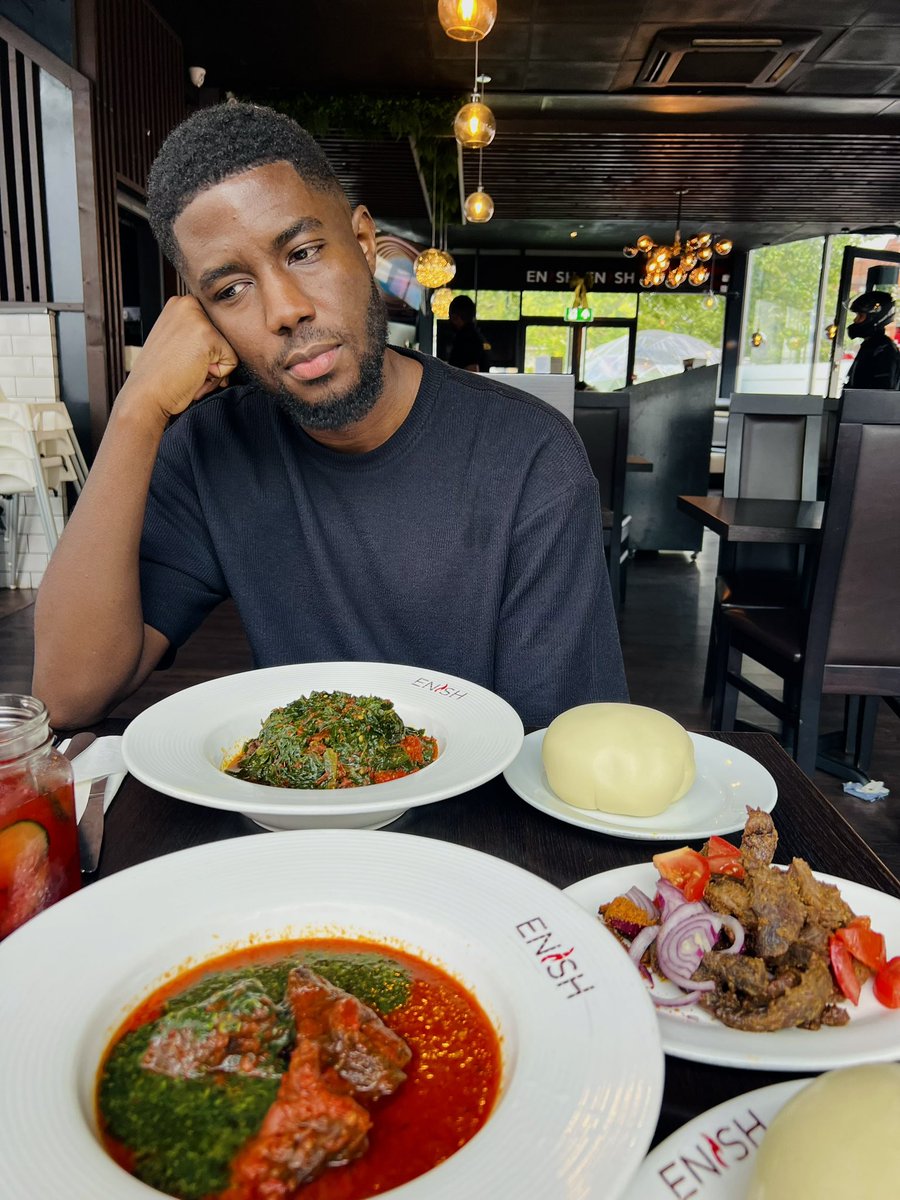 calledoutmusic's tweet photo. When you’re starving but they want to get a picture of the food first..😂 https://t.co/reRYfEmK1T