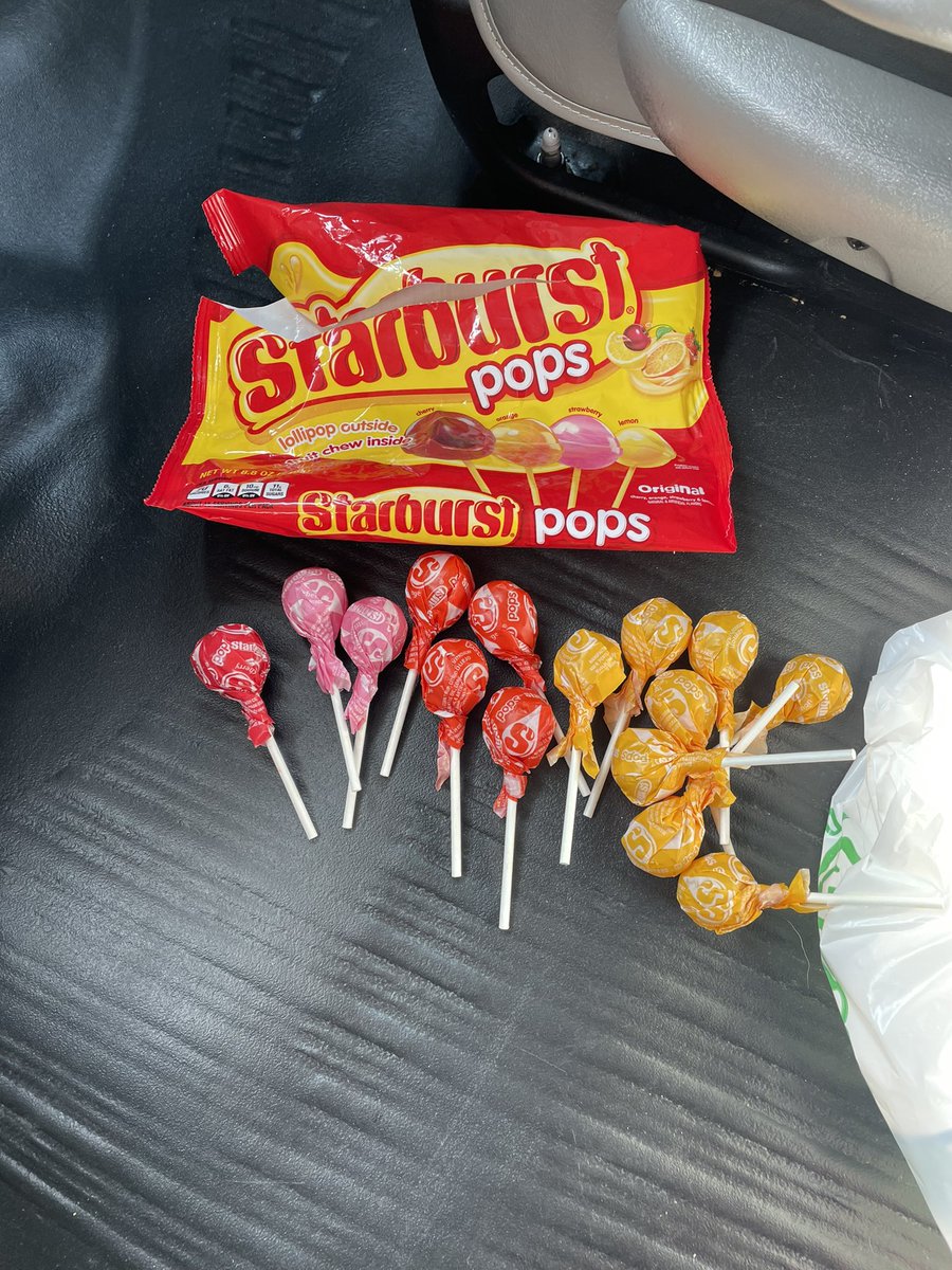 missvideodame's tweet photo. @Starburst are you serious with this ratio? This is torture. 

1 red 
2 pink
4 orange 
8 yellow https://t.co/DZveQtfv3h