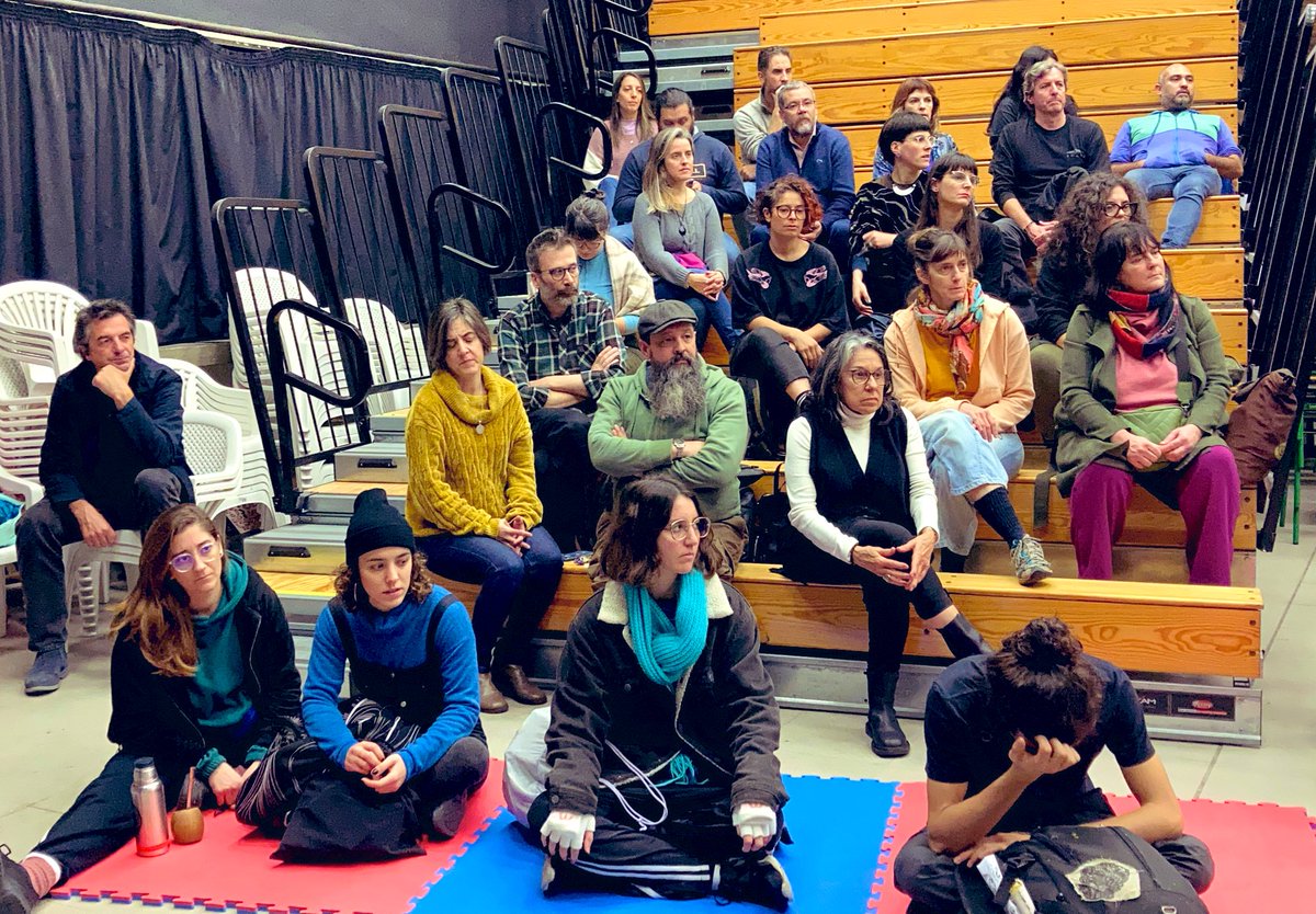 Udelaruy's tweet photo. 🔴 #AHORA | La Facultad de Artes de la Universidad de la República inaugura su Instituto de Artes Escénicas, con la primera sesión de la Comisión del Instituto. https://t.co/iaXKCpAezO