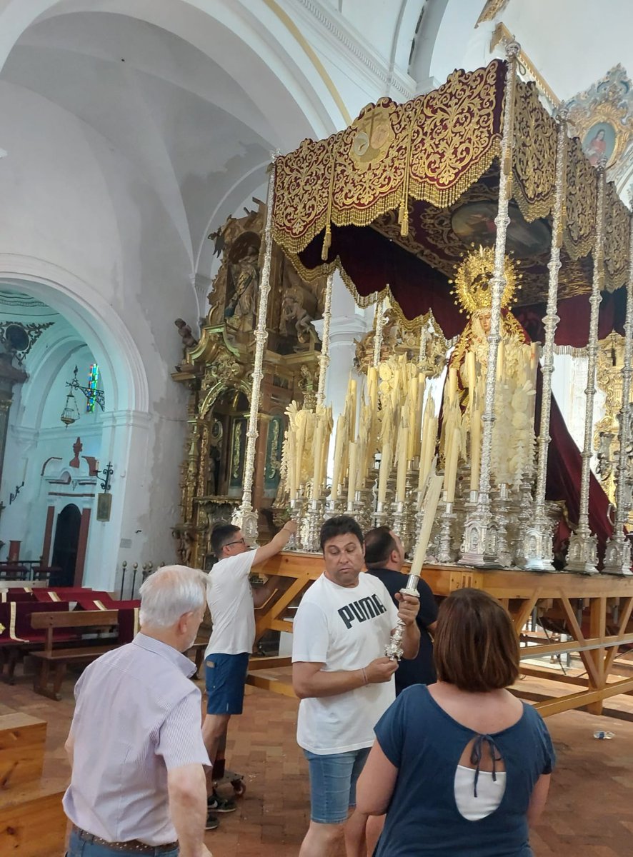 SagradaExpirac's tweet photo. Juventud y veteranía. Nuevas ilusiones y satisfacción de legar, todo por una forma de entender la religiosidad y el trabajo ofrecido por los demás. https://t.co/Udluf5S2x7