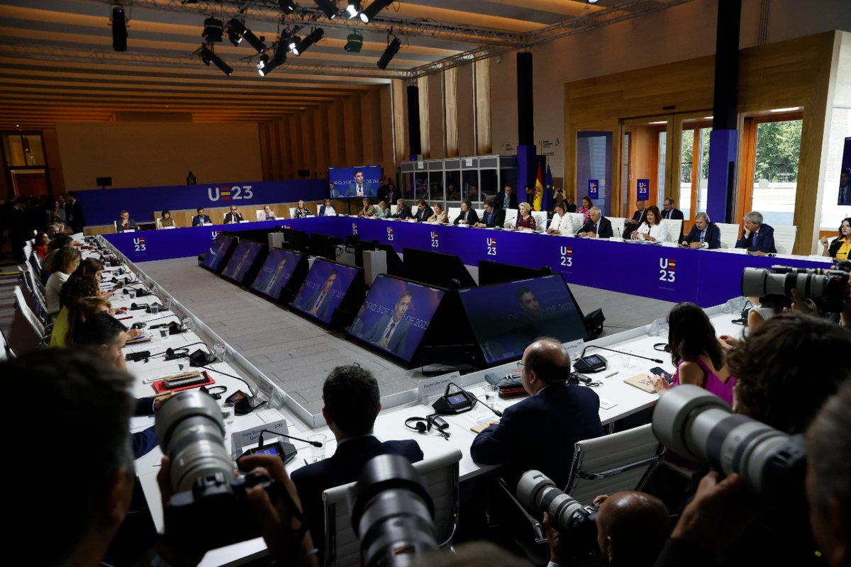 EspanaenUE's tweet photo. The Spanish presidency will promote the changes and decisions needed to tackle the EU's major challenges.

🔗 https://t.co/AJLhyQcrjL

#EU2023ES https://t.co/PO3KqymdUt