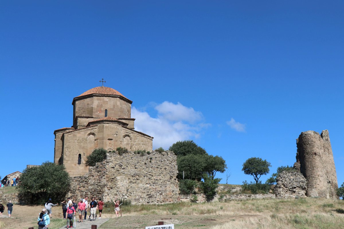 CLSscholarship's tweet photo. #CLSRussian students brave the wind on top of Jvari Mount during a visit to Jvari monastery in Mtskheta, Georgia. This site is regarded as the birthplace of Georgian Christianity and holds deep significance for many Georgians. #ExchangeOurWorld @ECAatState https://t.co/Y24cmygc3H