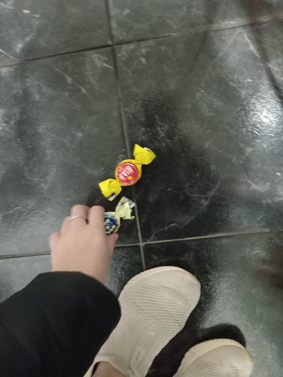 semana de la dulzura y yo acá cayendome a pedazos
