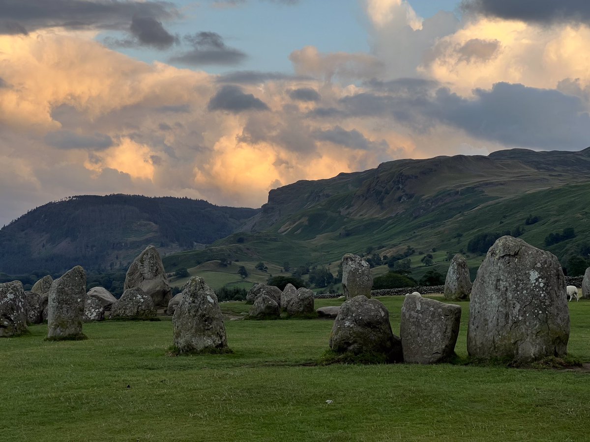 Lovely skies up at Castlerigg stone circle tonight. If the sky keeps clear enough there should be a fantastic moon later but I need my sleep! 😎<a href="/rfj1966/">RFJ💙 🇺🇦</a> <a href="/JohnGal_luvlife/">John Gallagher</a> <a href="/Sunnysidegh/">Sunnyside Guest House</a>