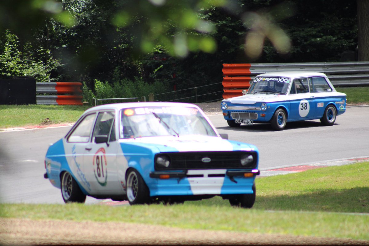 DerekHambling's tweet photo. Classic Touring Cars @Brands_Hatch this weekend. #ford #fordescort #classicCars #classictouringcars https://t.co/oIwRomMMtM