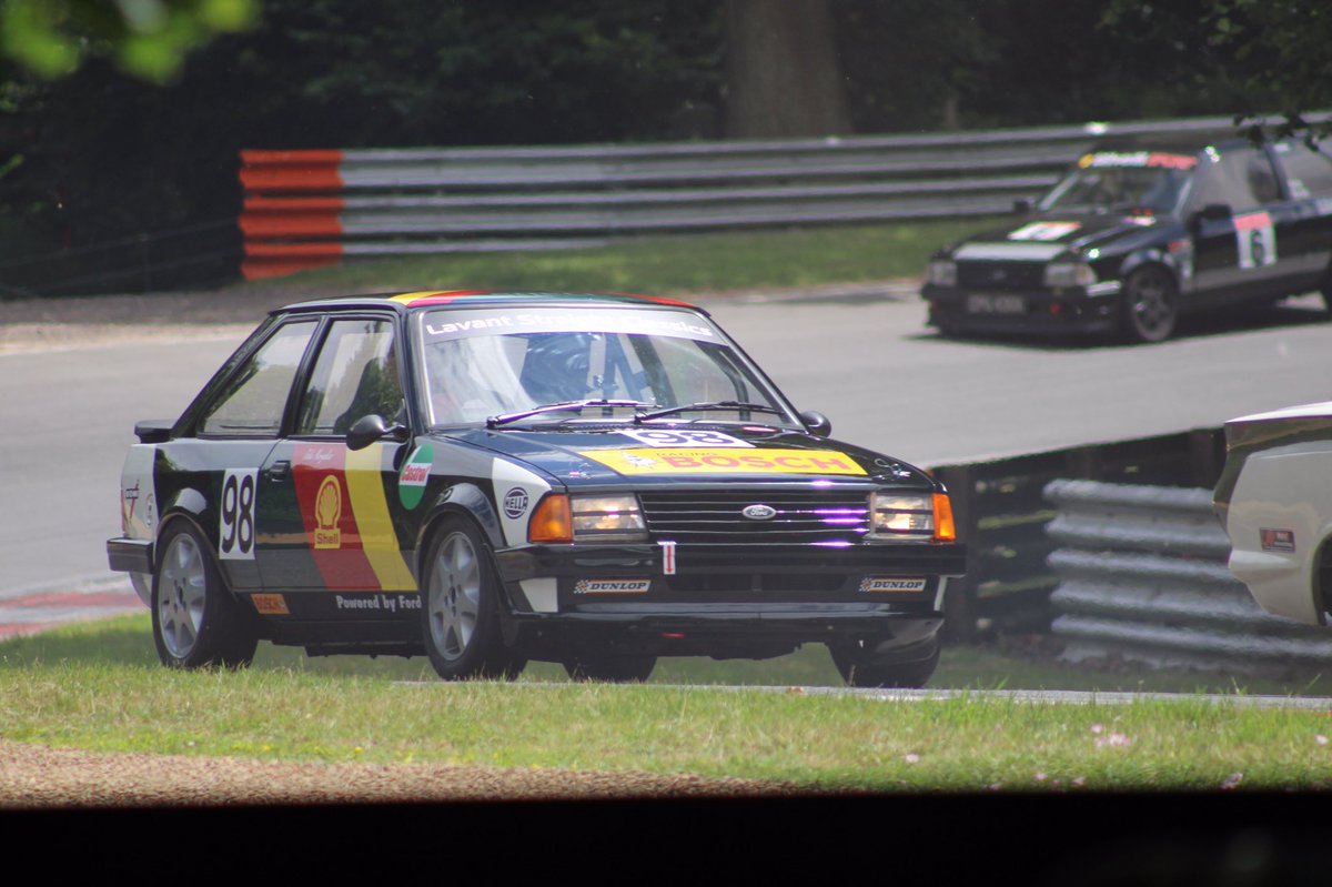 DerekHambling's tweet photo. Classic Touring Cars @Brands_Hatch this weekend. #ford #fordescort #classicCars #classictouringcars https://t.co/oIwRomMMtM