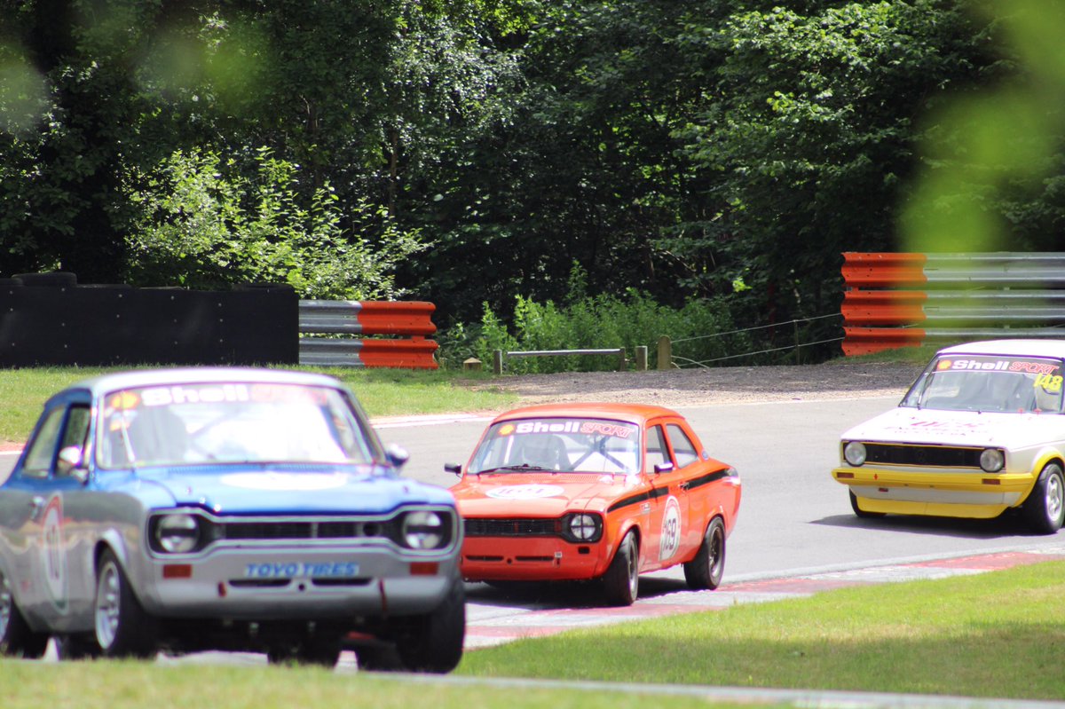 DerekHambling's tweet photo. Classic Touring Cars @Brands_Hatch this weekend. #ford #fordescort #classicCars #classictouringcars https://t.co/oIwRomMMtM