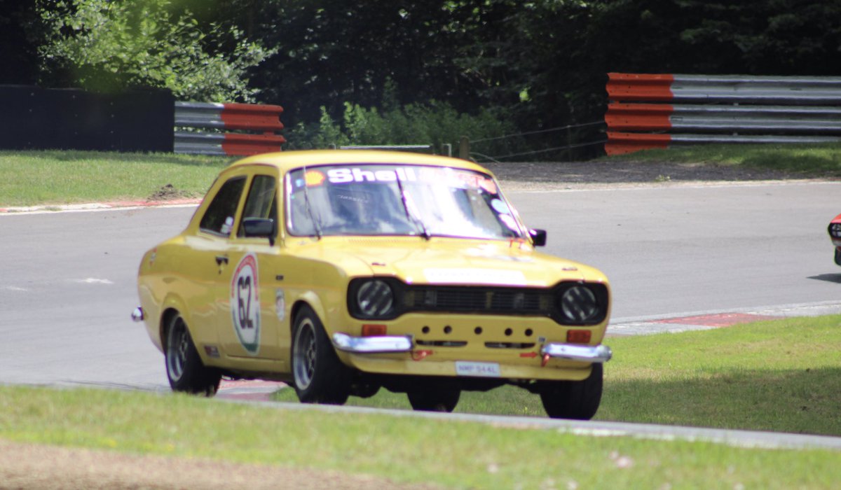 DerekHambling's tweet photo. Classic Touring Cars @Brands_Hatch this weekend. #ford #fordescort #classicCars #classictouringcars https://t.co/oIwRomMMtM