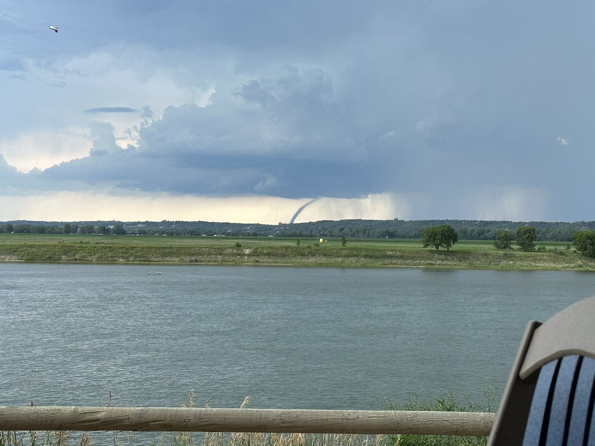 #SDWX
Watching a tornado from our deck across the Missouri River…