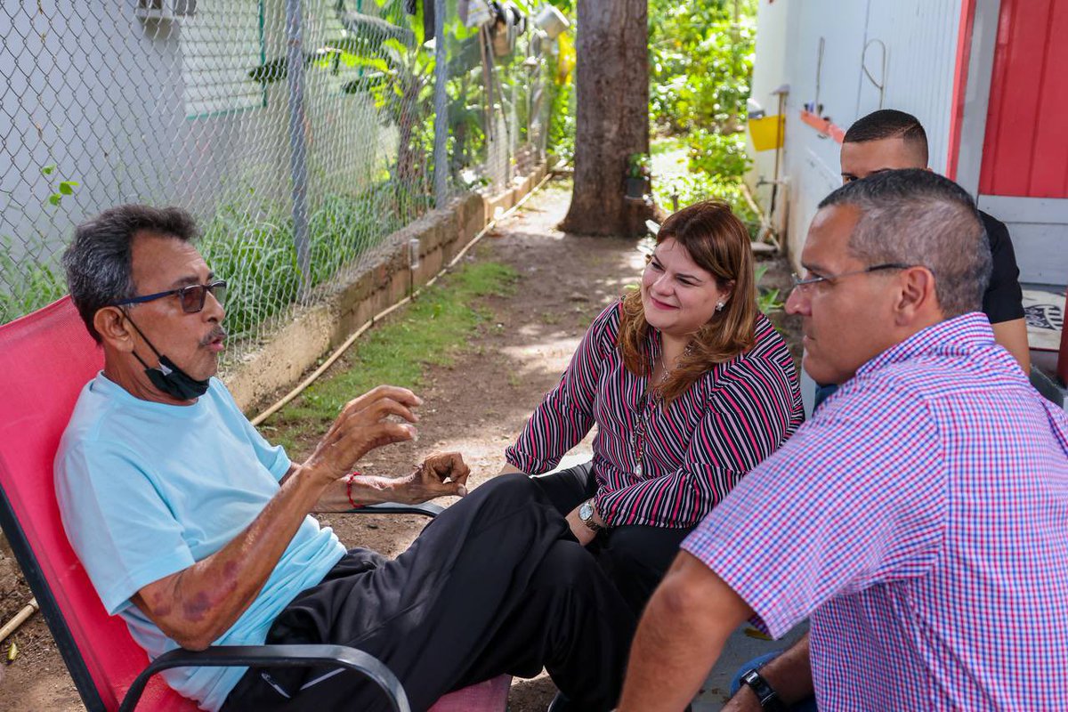 Gracias por la hospitalidad, cariño y el respaldo de Iris Ocasio y Ángel Luis Rodríguez uno de nuestros fundadores de partido en Guayama, quienes nos recibieron en su hogar junto a su familia. #TeEscucho