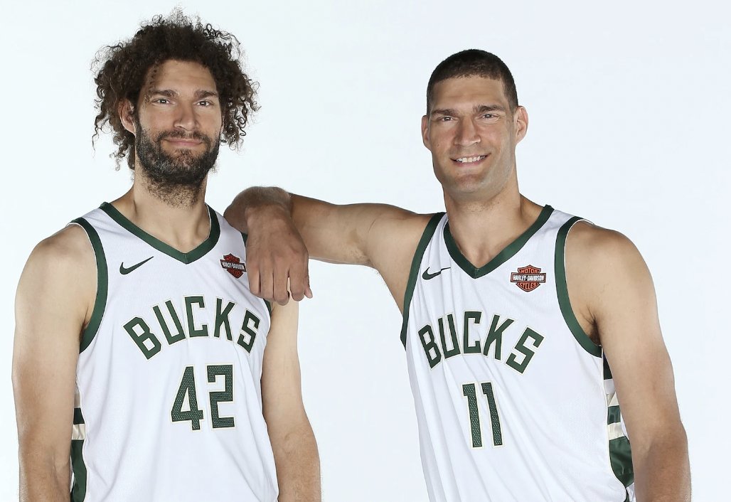 nbahubtr's tweet photo. 🫂 Lopez Kardeşler Yeniden Bir Arada!
Robin Lopez, Milwaukee Bucks'ta!
🤔🤔 Sizce Bucks, Lopez kardeşlerden ne kadar verim alır?
#RobinLopez #BrookLopez #MilwaukeeBucks https://t.co/SBI0wIgUJF