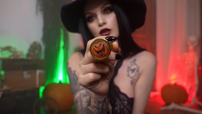 Totally feeling this witchy vibe today and now all I want is dancing naked in the moon light around a