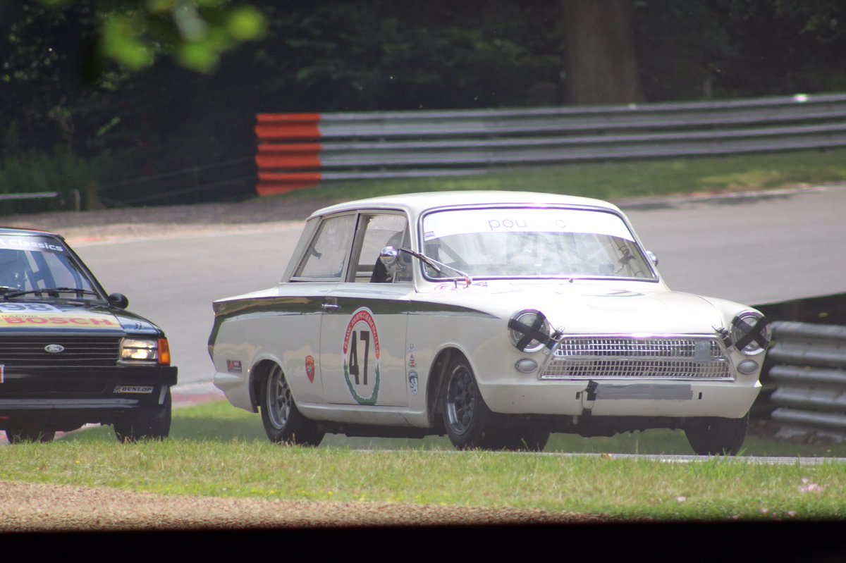 DerekHambling's tweet photo. More Ford’s @Brands_Hatch #classictouringcars #ford https://t.co/w2iHU6AsBt