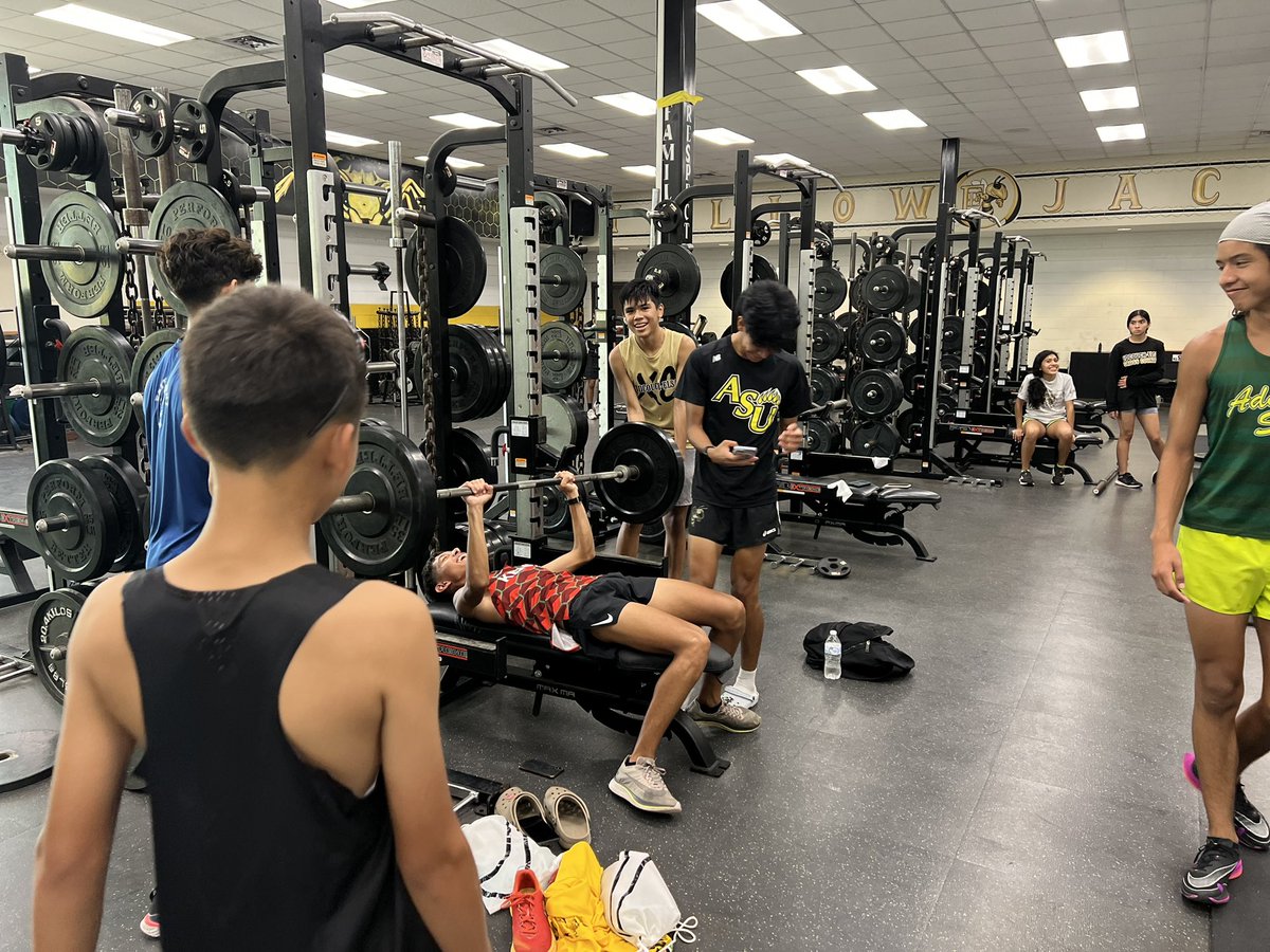 Jag_02179's tweet photo. MONDAY’S BELONG TO THE GO-GETTERS!’ 🐝#GetAfterIt #WhateverItTakes #JacketMentality https://t.co/Gr3ObUTkpg
