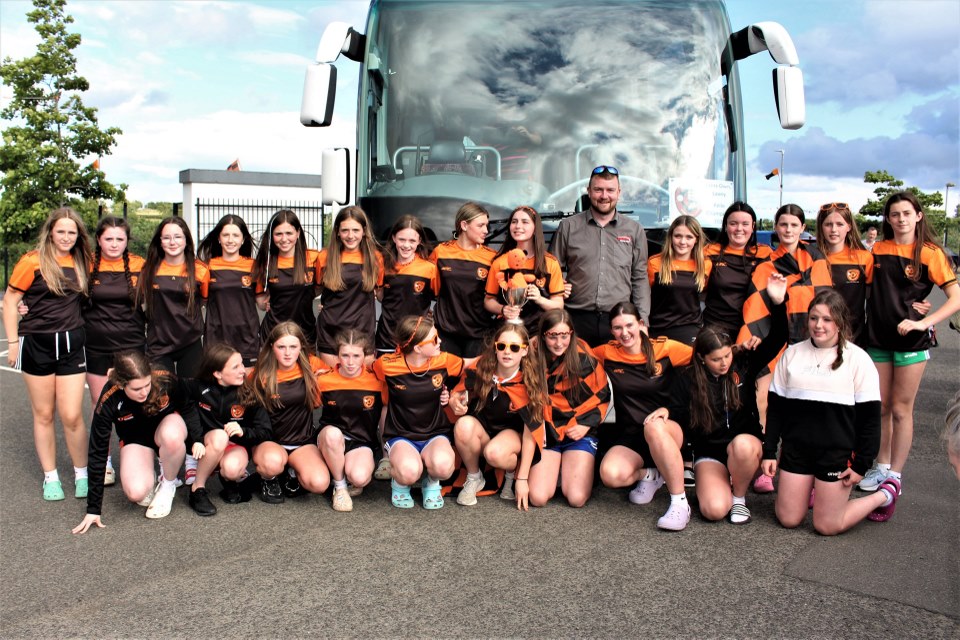 Massive thanks to Dean and <a href="/QuinnsCoachHire/">Quinn's Coach Hire</a> for the wonderful transportation of our winning all ireland féile team at the weekend 🙌 🟠⚫️🇦🇹