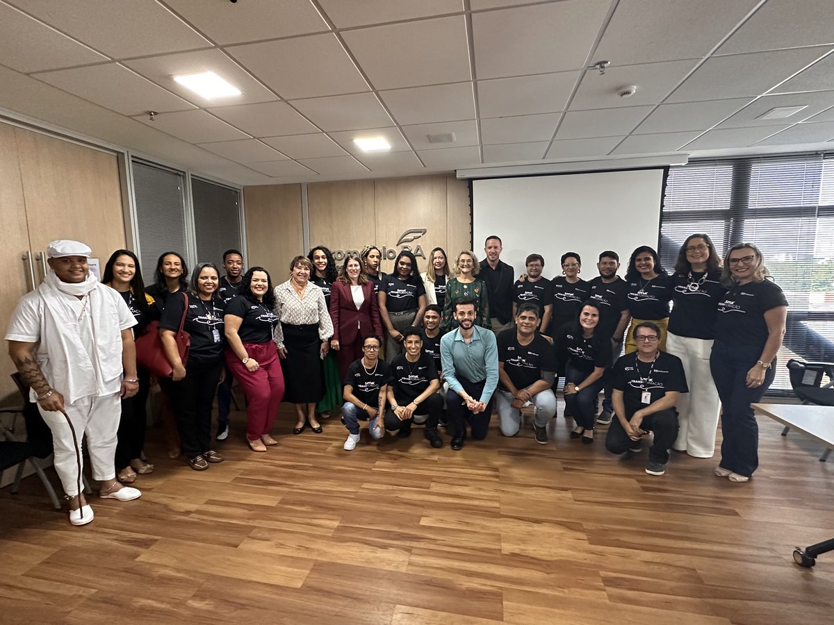 salqaq's tweet photo. Precisamos fazer + pela inclusão de pessoas trans no mercado de trabalho. O UK-Brazil Tech Hub está desenvolvendo um trabalho importante em parceria com o @SENACbahia para capacitar pessoas  trans em gestão de negócios, mídias sociais, informática, gestão de carreiras e inglês. https://t.co/8oYvrShkAA