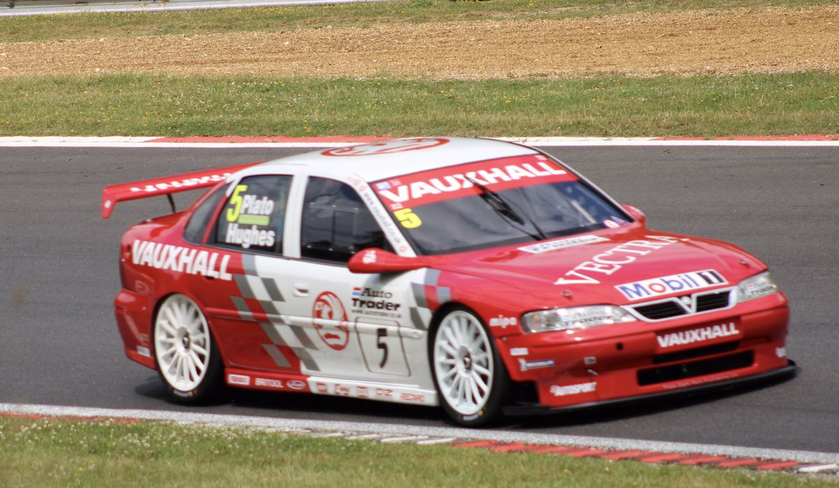 DerekHambling's tweet photo. #Supertourers @Brands_Hatch #primera #mondeo #406 #vectra https://t.co/V7xixYObC0