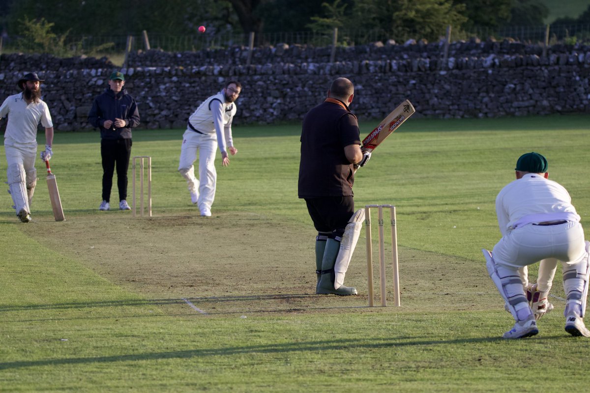 dalesfarmer's tweet photo. @ThatsSoVillage yep… that’s right. no. 4 batsman coming in wearing a pair of wellies, black jeans, T-shirt and gilet. Standard dales league!

#village https://t.co/t7vYNWauuW