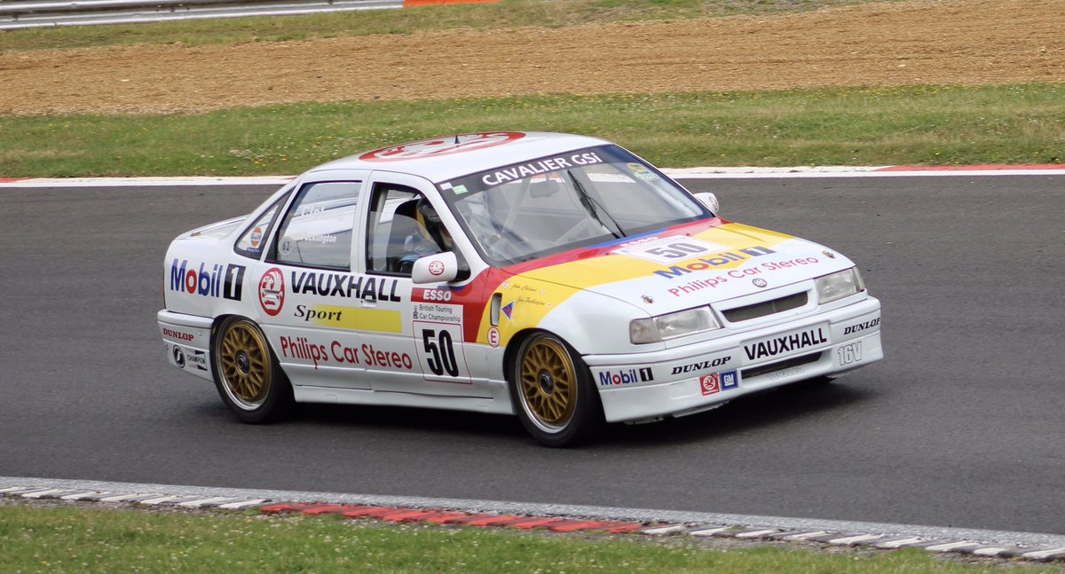 DerekHambling's tweet photo. #supertourers @Brands_Hatch #cavalier #s40 #primera #richardwheeler #gravel https://t.co/NcnXy8QXjN