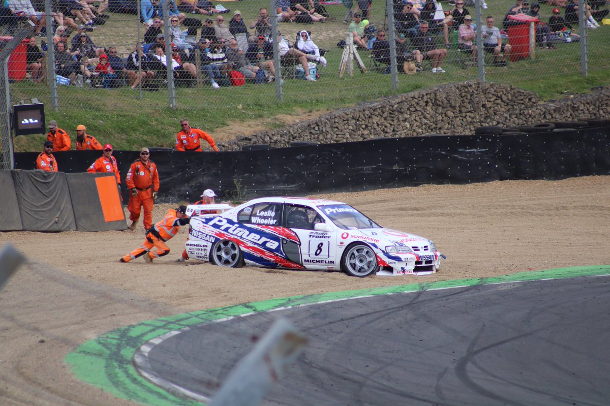 DerekHambling's tweet photo. #supertourers @Brands_Hatch #cavalier #s40 #primera #richardwheeler #gravel https://t.co/NcnXy8QXjN