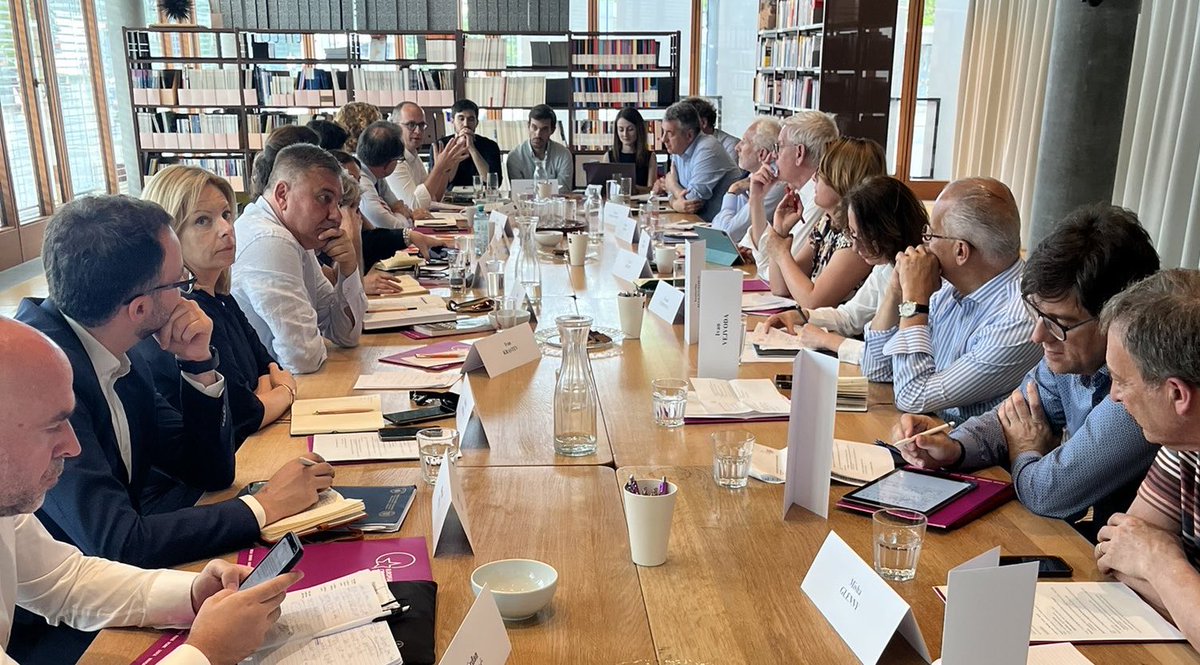 Carl Bildt (@carlbildt) on Twitter photo Great <a href="/ecfr/">ECFR</a> brainstorming on 🇪🇺 enlargement in Vienna 🇦🇹 today hosted by <a href="/erstefoundation/">ERSTE Foundation | @erstestiftung.org on Bluesky</a>, and we concluded with dinner with 🇦🇹 FM <a href="/a_schallenberg/">Alexander Schallenberg</a> charting the years ahead. This will be front and center of 🇪🇺 in the coming years. Great <a href="/ecfr/">ECFR</a> brainstorming on 🇪🇺 enlargement in Vienna 🇦🇹 today hosted by <a href="/erstefoundation/">ERSTE Foundation | @erstestiftung.org on Bluesky</a>, and we concluded with dinner with 🇦🇹 FM <a href="/a_schallenberg/">Alexander Schallenberg</a> charting the years ahead. This will be front and center of 🇪🇺 in the coming years.