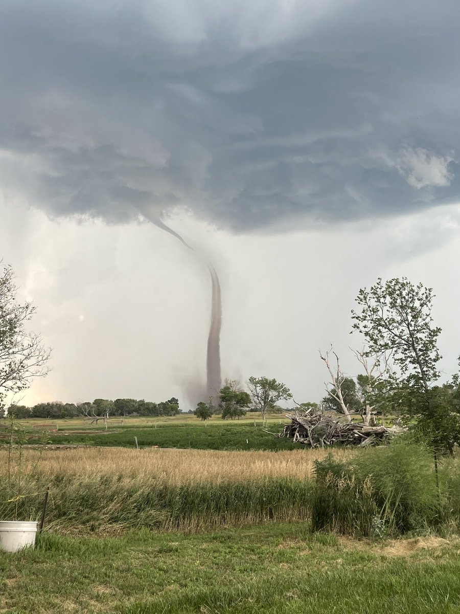 12_ciera's tweet photo. Tornado touch down NE Bon Homme 4:10 pm. https://t.co/qyEGyOSFfd