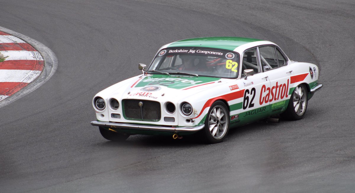 DerekHambling's tweet photo. #classictouringcars @Brands_Hatch #firenza #jaguar https://t.co/EisSxKXl3C