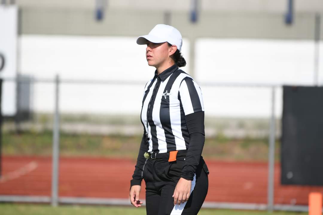Margova43's tweet photo. No es un trabajo cualquiera. Es lo que me hace vivir. 🦓

#nocualquieravisterayonegro #vidadecebra #lareffmara #flagfootball #laligademéxico #tochito #interestatal https://t.co/kB9mXOeQ2M