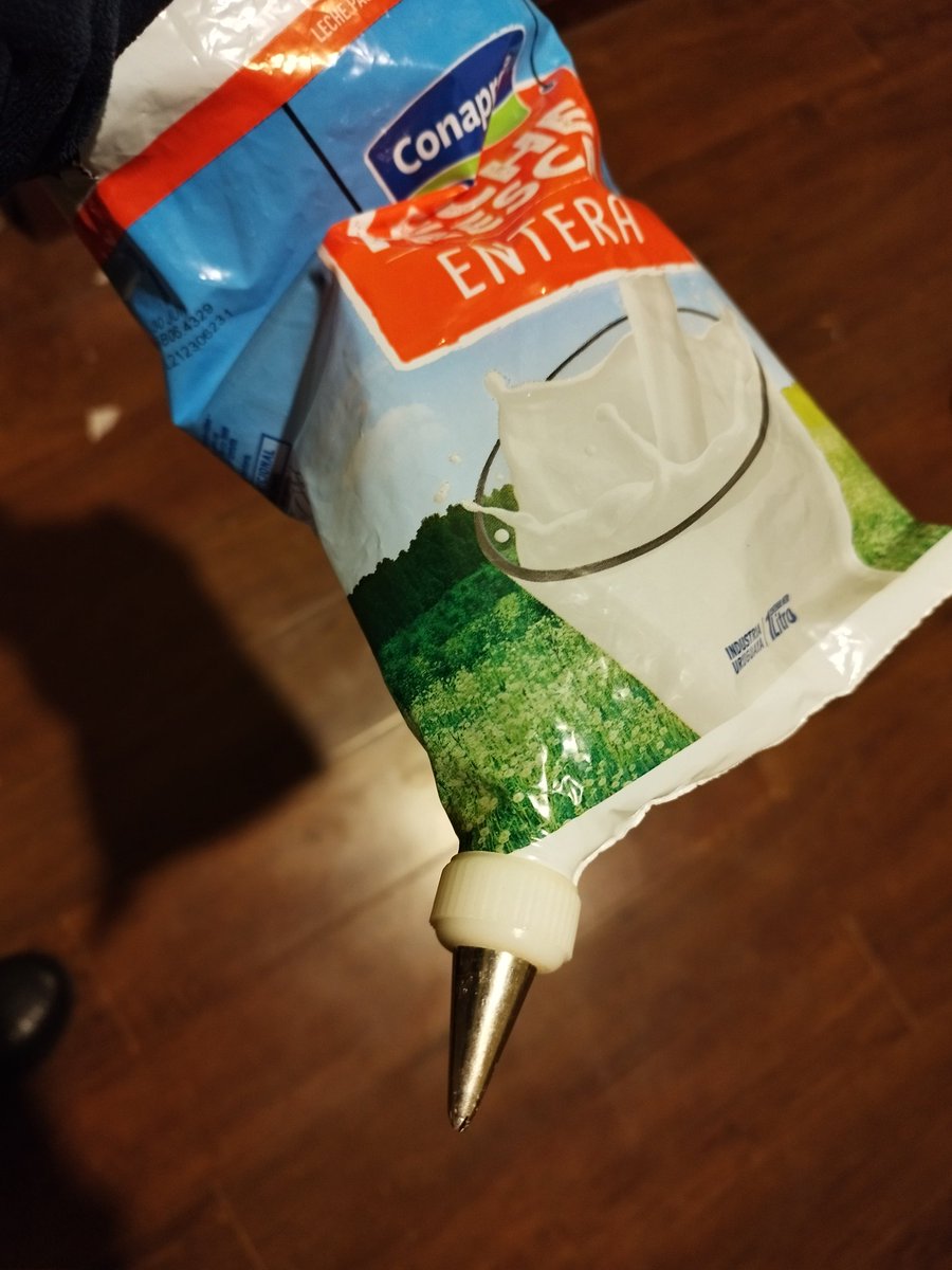 A Julián en una clase le pidieron que lleve algo de casa como ejemplo de re utilización de un residuo.
Lo iba a mandar con una planta en un pote de mermelada y me acordé de mi producto estrella: