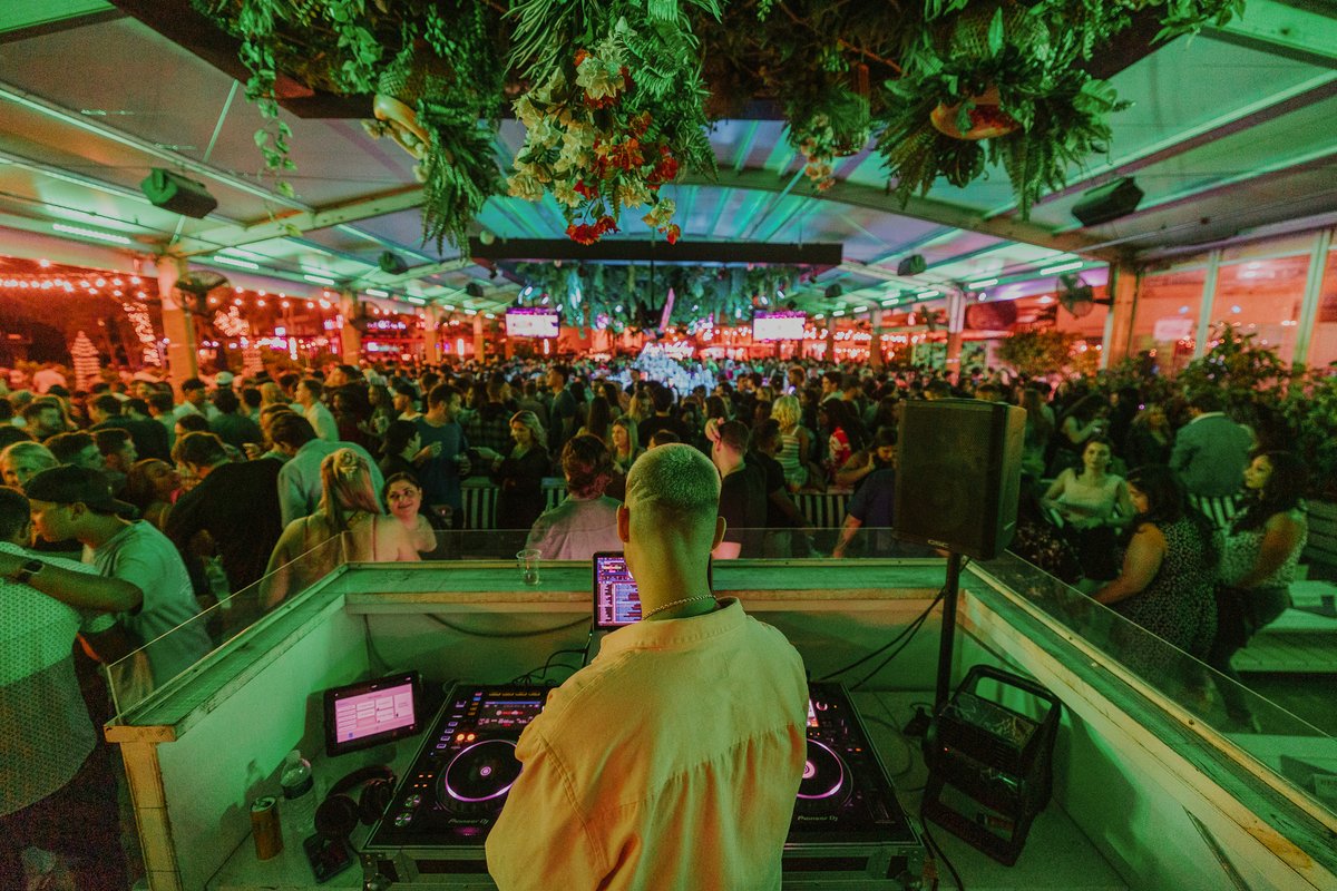 TONIGHT 🔥 The @WharfMiami and The @WharfFTL are kicking off 4th of July festivities with a Full Moon Party feat. Live fortune telling, fire performers, red white and blue cocktails and more! #KnotWorking