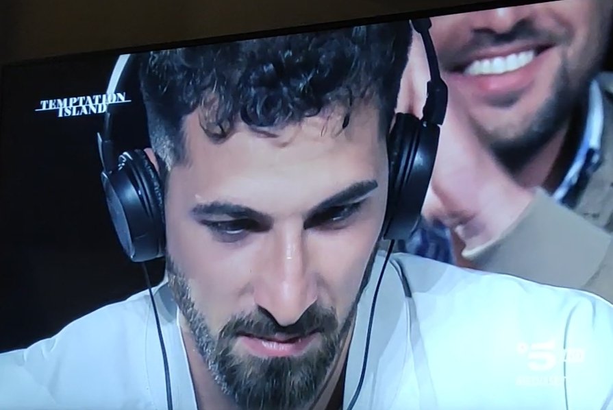 ValentinaVeglio's tweet photo. Lui😂😂😂😂😂😂😂
#TemptationIsland #temptation https://t.co/qLo6MAG9iN