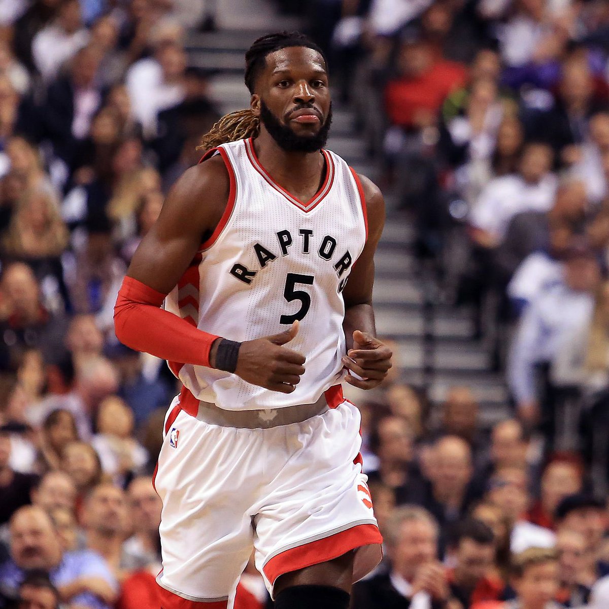 LegionHoops's tweet photo. The Lakers are hiring DeMarre Carroll as an assistant coach, per @mcten

👀🔥 https://t.co/VLaIyw3M4q