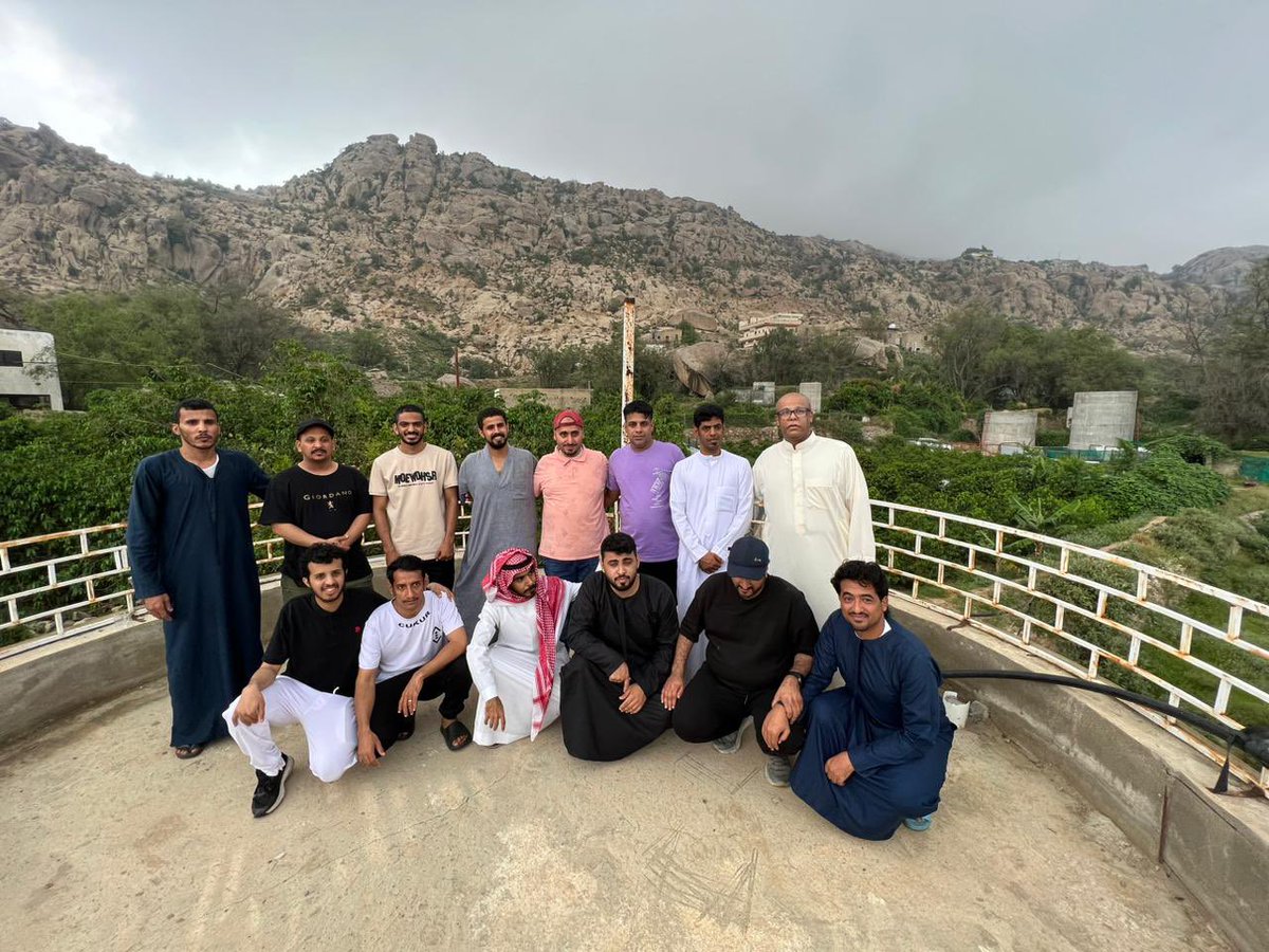Patio1431's tweet photo. اليوم الثاني من الملتقى 
قدمو اعضاء الملتقى برنامج يبدا بزيارة سياحيه تضمنت زيارة مزارع العباس بشدا الاعلى والتعرف على مايحتويه جبل شدا 
وبرنامج مسابقات واسأله وجوائز سبقتها موعضه دينيه من أ. حامد الغامدي عن (أهمية الصلاة وعدم تركها ) https://t.co/JswR5NBMGV