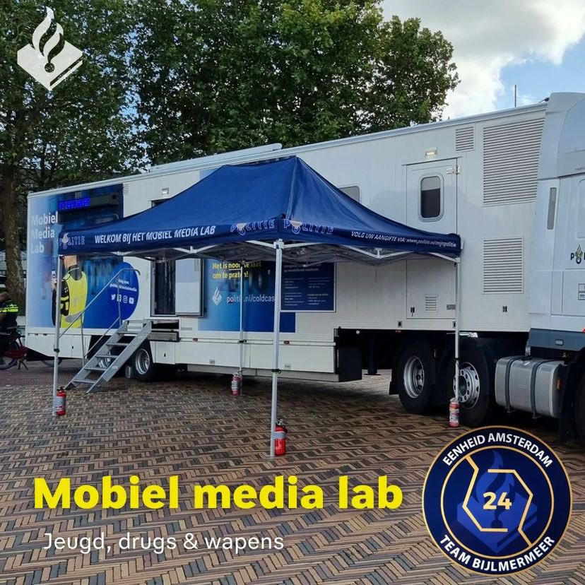 POL_Bijlmermeer's tweet photo. Op dinsdag 4 juli komt het @MobielMediaLab voorlichting geven over jeugd, wapens en drugs.
Ook kun je meedoen met de politiequiz. ๐ฎ๐ผ
Iedereen is welkom vanaf 15.00 uur. Het Mobiel Media Lab staat naast metrostation #Kraaiennest!
#politiebijlmermeer #mobielmedialab https://t.co/ECnQYtVVgu