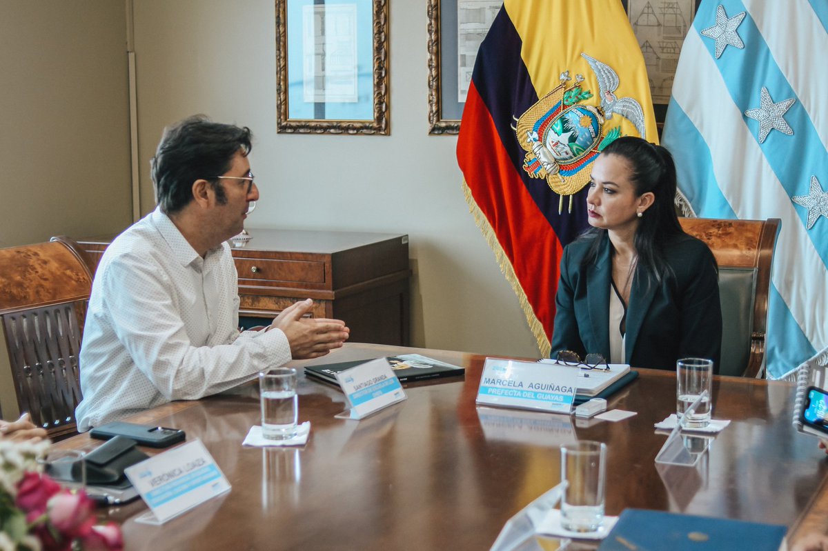 PrefGuayas's tweet photo. Nos reunimos con Santiago Granda, de la Escuela de los Chefs, y autoridades del Instituto Superior Tecnológico de la Escuela de los Chefs, para definir estrategias que  permitan trabajar en conjunto para mejorar las condiciones nutricionales de los guayasenses.

#GuayasSeMueve https://t.co/zmC18gWmKK