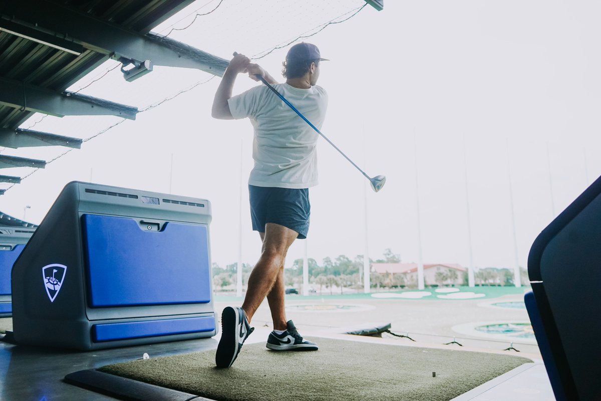 TBLightning's tweet photo. No high-sticking calls here 🏌️‍♀️ https://t.co/e3b4A2uSjR