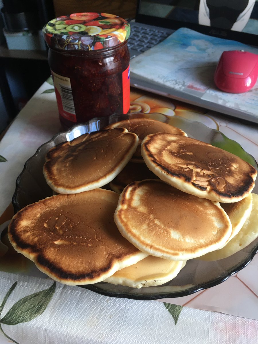 Напекла сегодня панкейков🥞