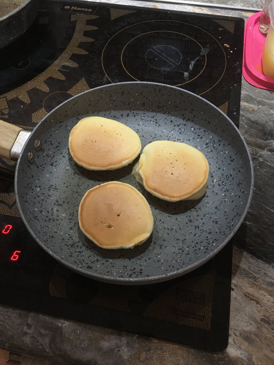 kesssha_moon's tweet photo. Напекла сегодня панкейков🥞 https://t.co/hhqjogfOVv