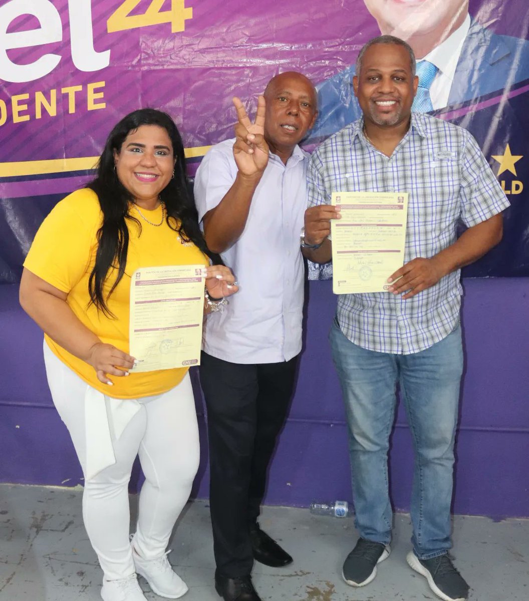 AdrianL14302's tweet photo. Realizamos de forma oficial nuestra INSCRIPCIÓN a la Candidatura de Diputado en la circunscripción 4, SDO, Agradecer a nuestro equipo de trabajo, familiares y amigos que junto a nosotros se dieron cita en la oficina del partido para abrir esta nueva etapa en nuestras aspiraciones https://t.co/kvpEtPOO89