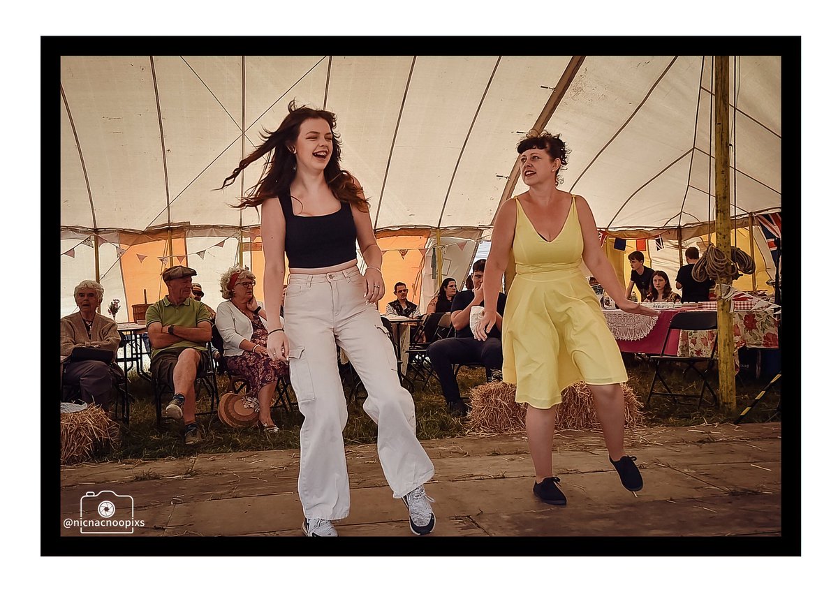 nicnacnoopixs's tweet photo. Proper nostalgic entertainment courtesy of the rather wonderful #thepashypops (check em out on insta) - Machen Agricultural Show 2023
#machenagriculturalshow #machenagriculturalshow2023 #machenshow #vintage #vintagestyle #vintageinspired #retro #nostalgicmusic #1940style https://t.co/JbLJDCJv7B