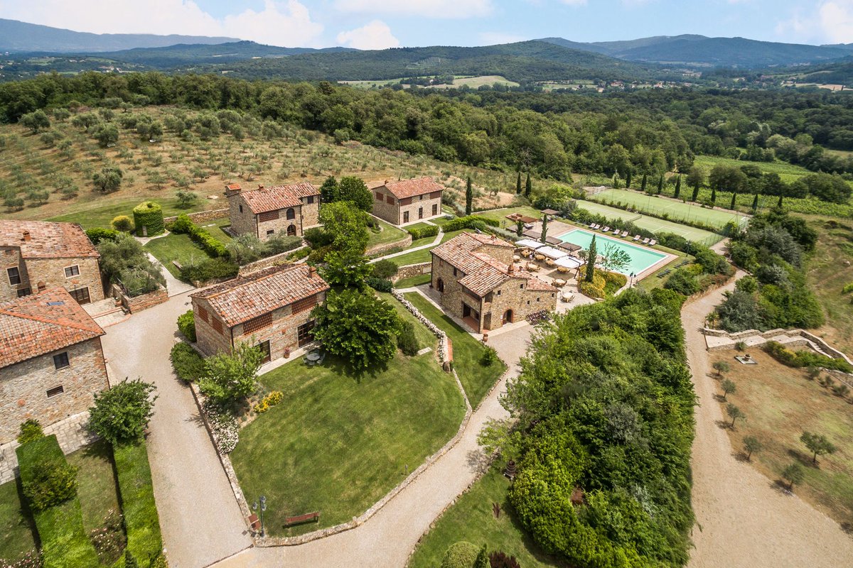 AlexandraMadera's tweet photo. Toast to Summer: 5 Vineyard Estates in Popular Wine Regions https://t.co/kz9o2qpAuW https://t.co/E1kwXmDq07