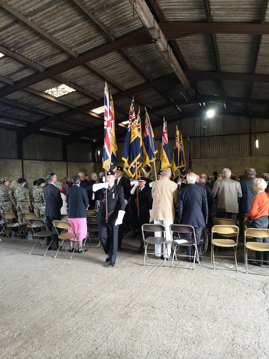 fovantbadges's tweet photo. We were delighted to be joined by so many people for our annual Drumhead Service, the first since Covid-19. The service was led by Archdeacon @alanpjeans, with addresses by Mrs Sarah Troughton @WiltsLieutenant and our President General Sir Nick Parker.... https://t.co/37bBaNhlGM